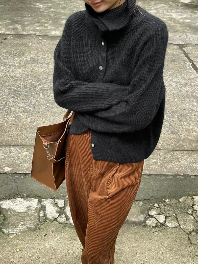 Lahtine ühevärviline kootud kardigan