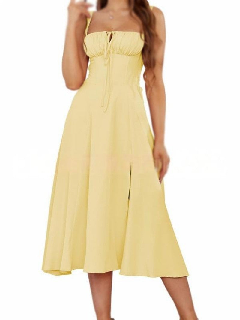 Ühevärviline paeltega kleit