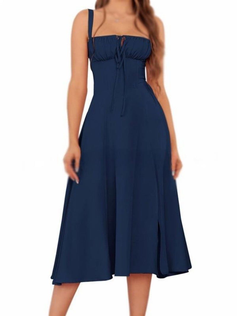 Ühevärviline paeltega kleit