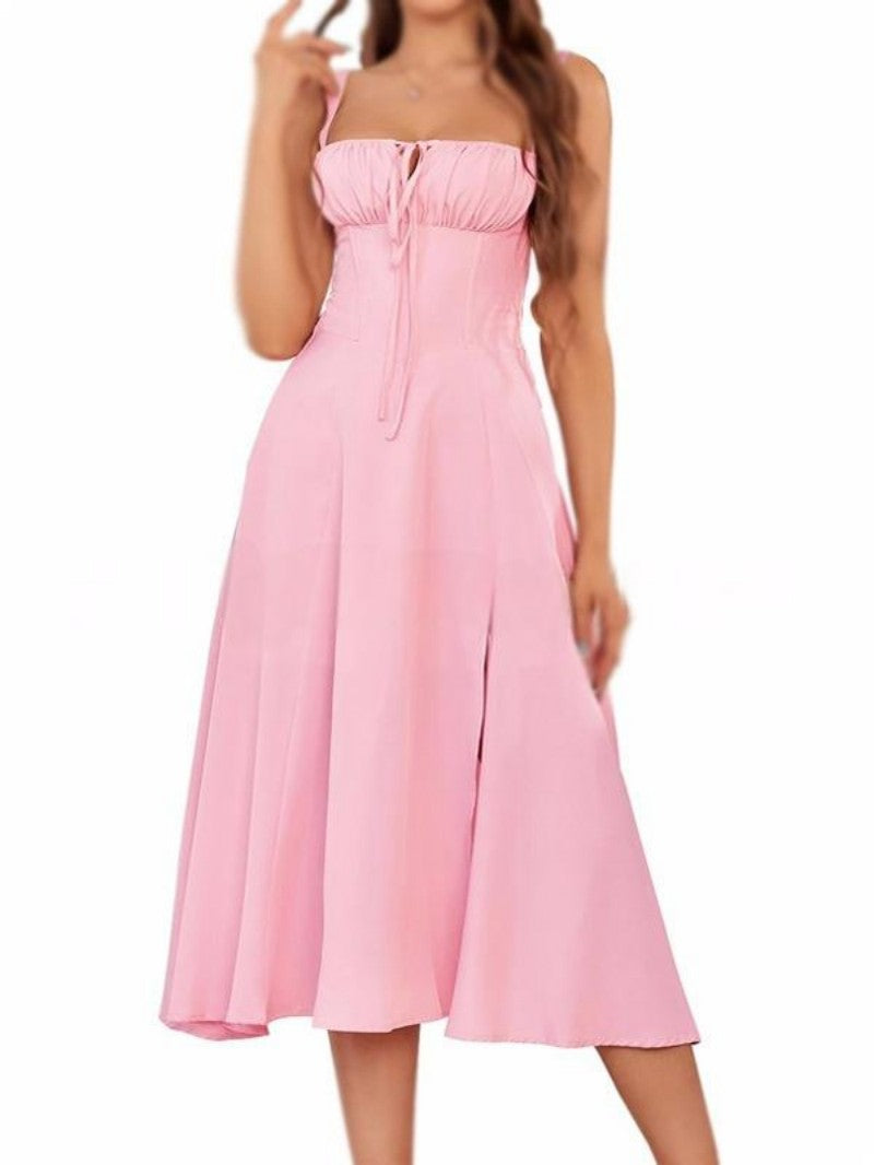 Ühevärviline paeltega kleit