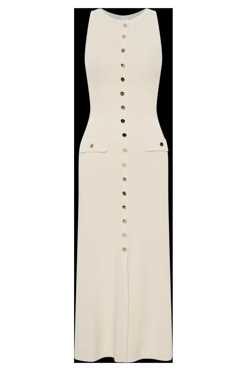 Varrukateta kootud kleit