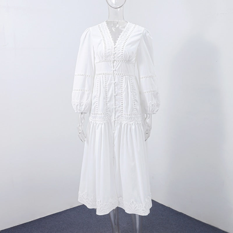 Pitsist väljalõikega vöökohaga kleit