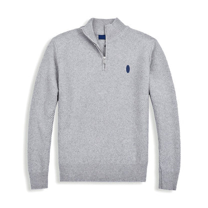 Kootud kampsun püstise kraega 