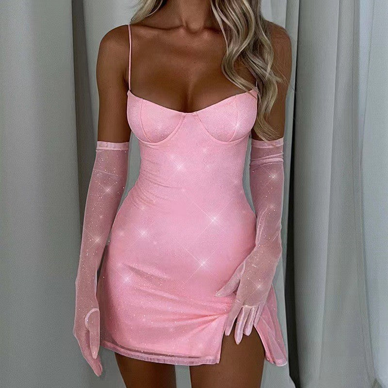 Lühike kleit lõhiku ja õlapaeltega