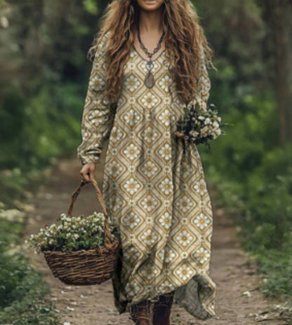 Kvaliteetne V-kaelusega mustriline kleit 