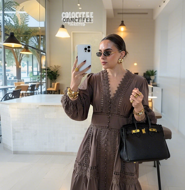 Pitsist väljalõikega vöökohaga kleit 